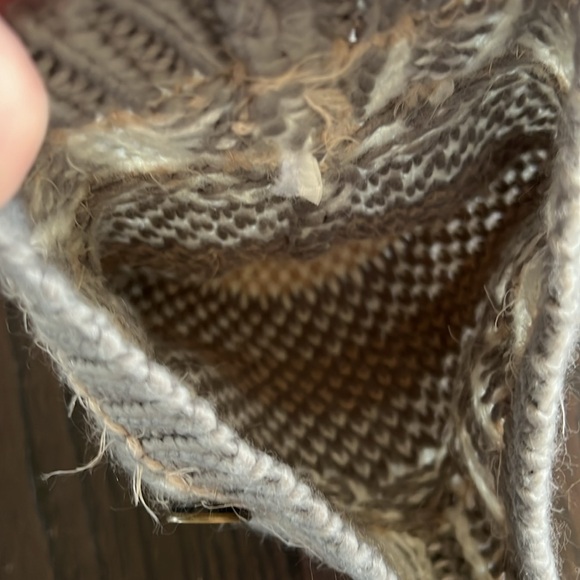 Knit hat with pom pom - Picture 5 of 5